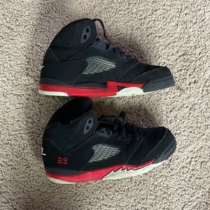 Kids Nike Air Jordan 5 Retro Top 3 Black Red And Grape Sneakers 3Y C22990-001